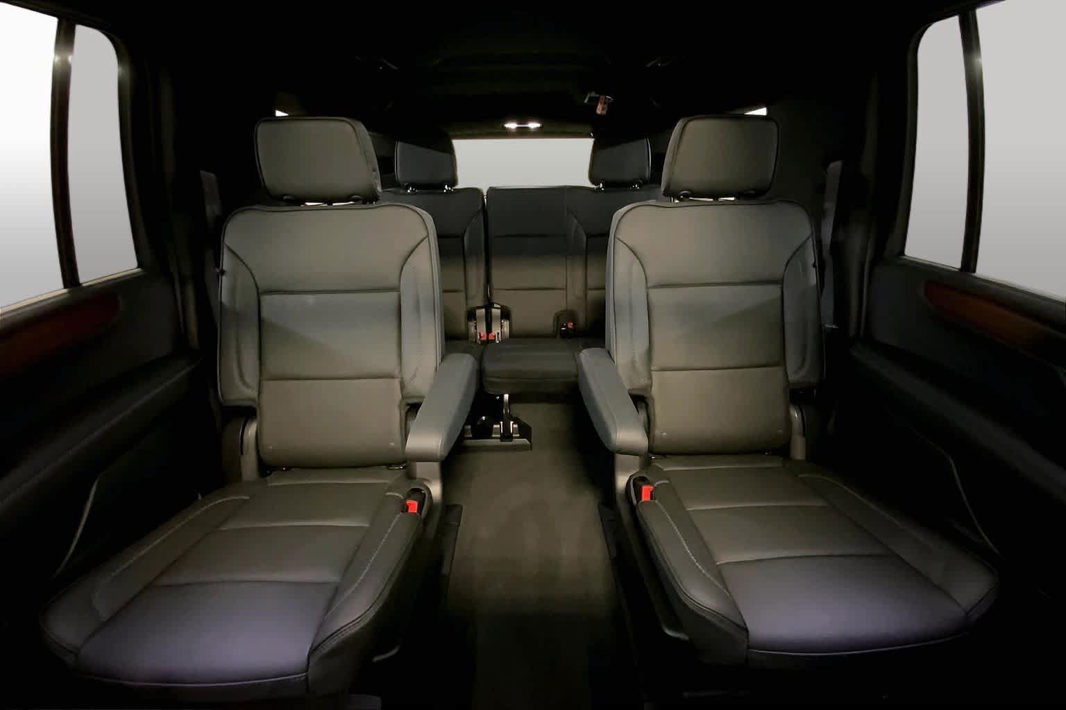 Used 2025 GMC Yukon XL Denali w/ Sun & Power Step Package AWD/4WD image 19
