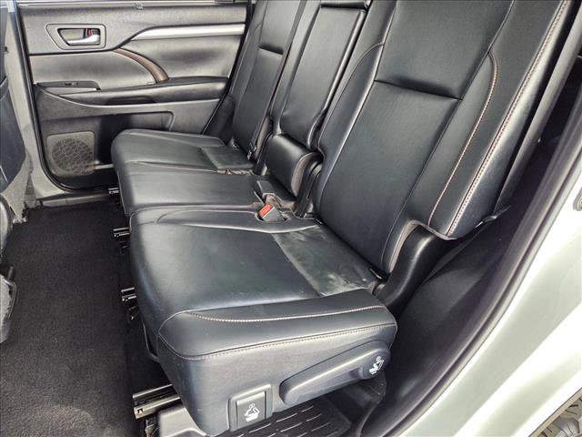 Used 2019 Toyota Highlander XLE image 18