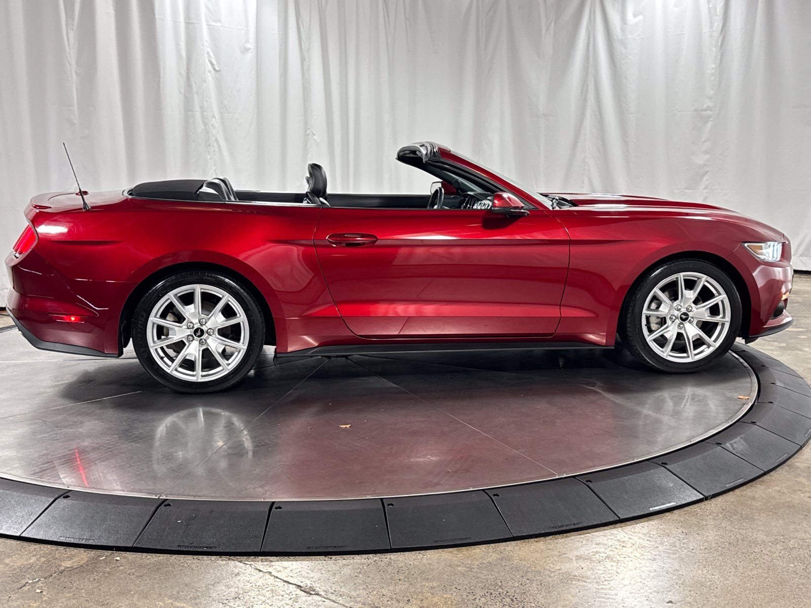 Used 2015 Ford Mustang Convertible RWD image 6