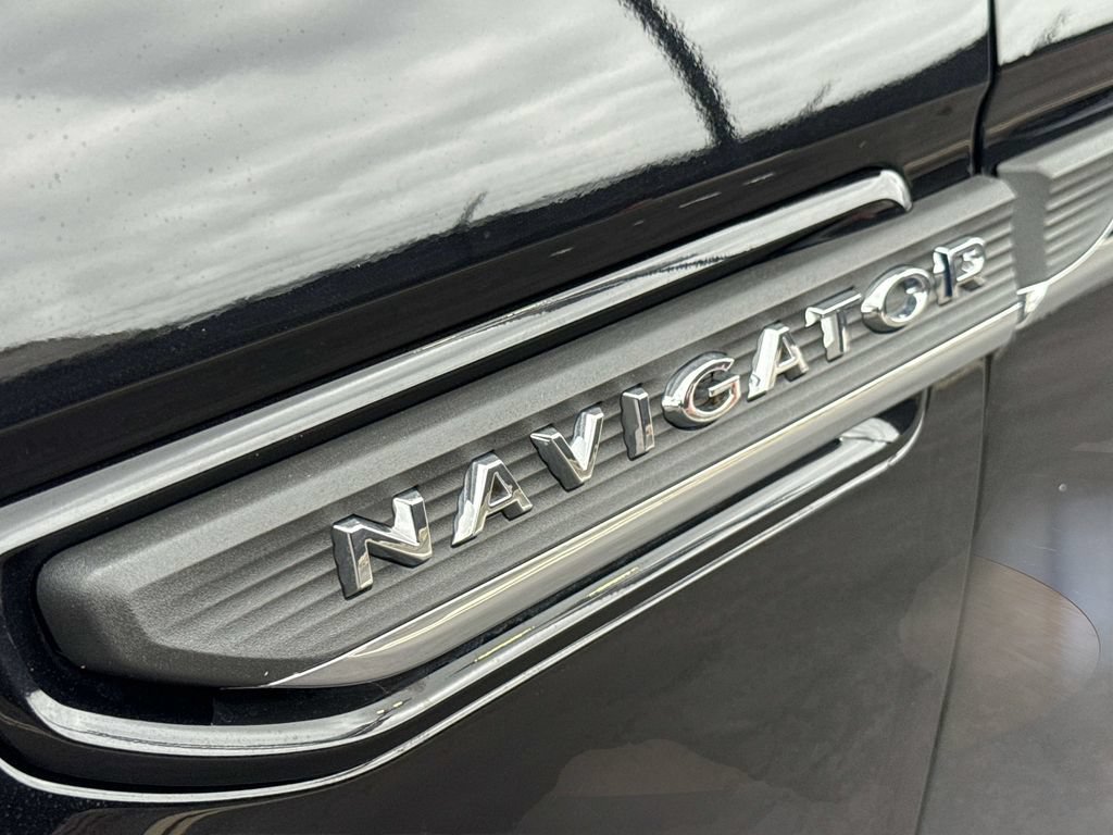 Used 2024 Lincoln Navigator Reserve AWD/4WD image 9