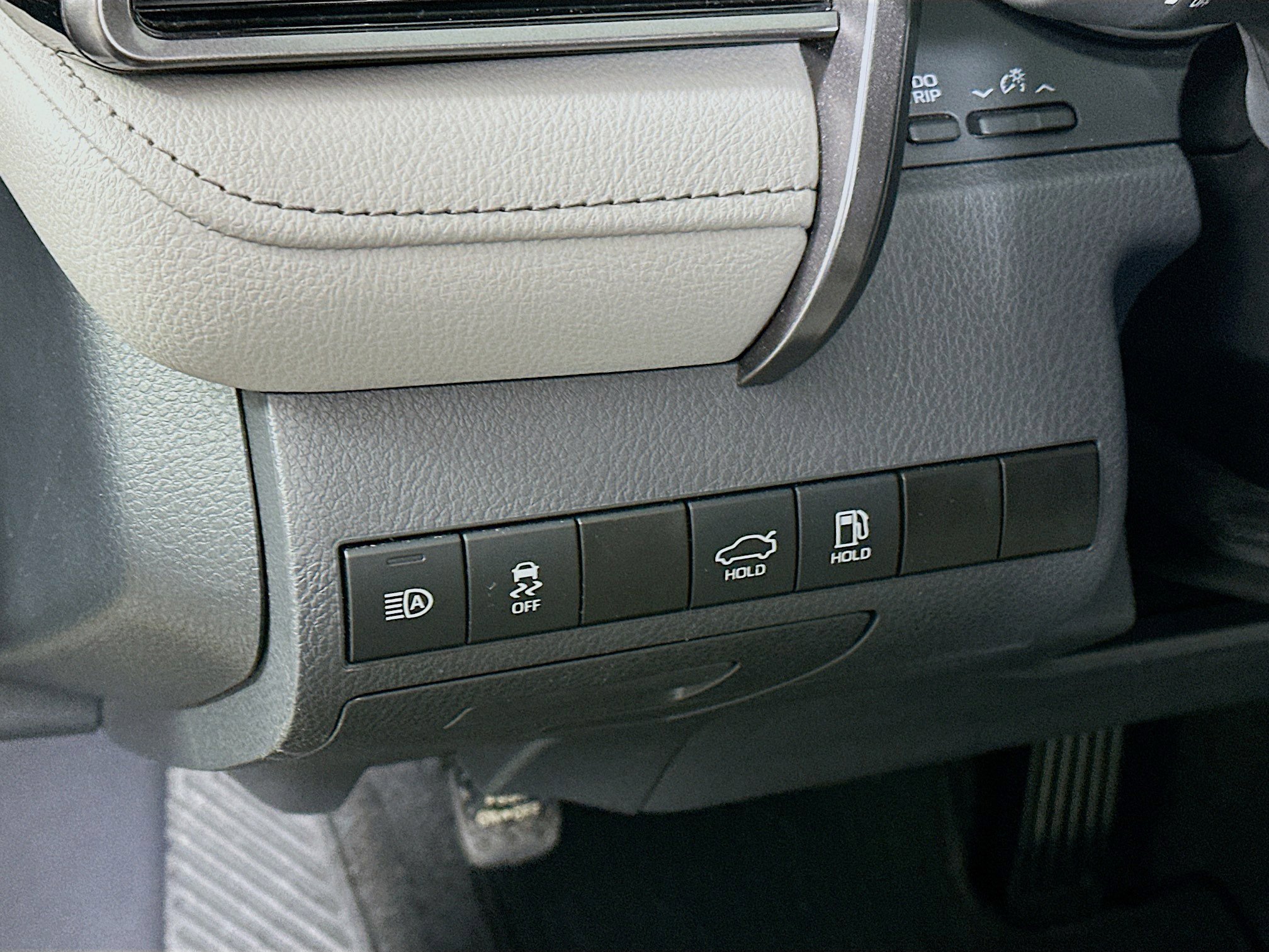 Used 2024 Toyota Camry SE image 17