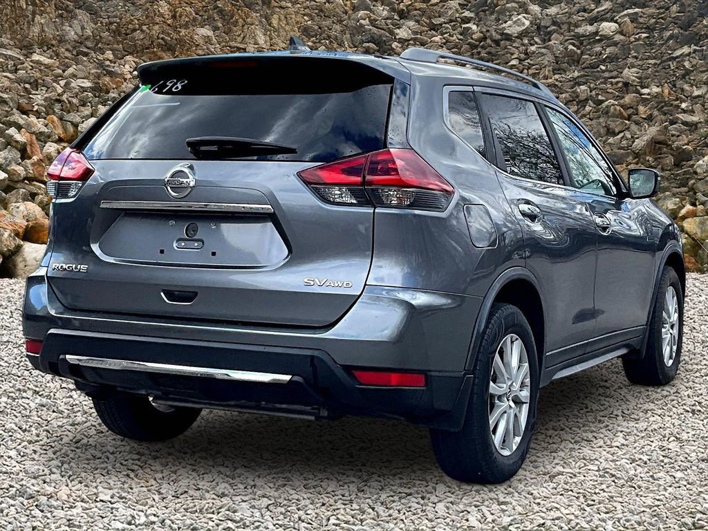 Used 2018 Nissan Rogue SV image 2
