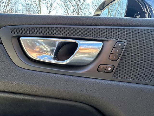 Used 2025 Volvo XC60 B5 Plus image 26