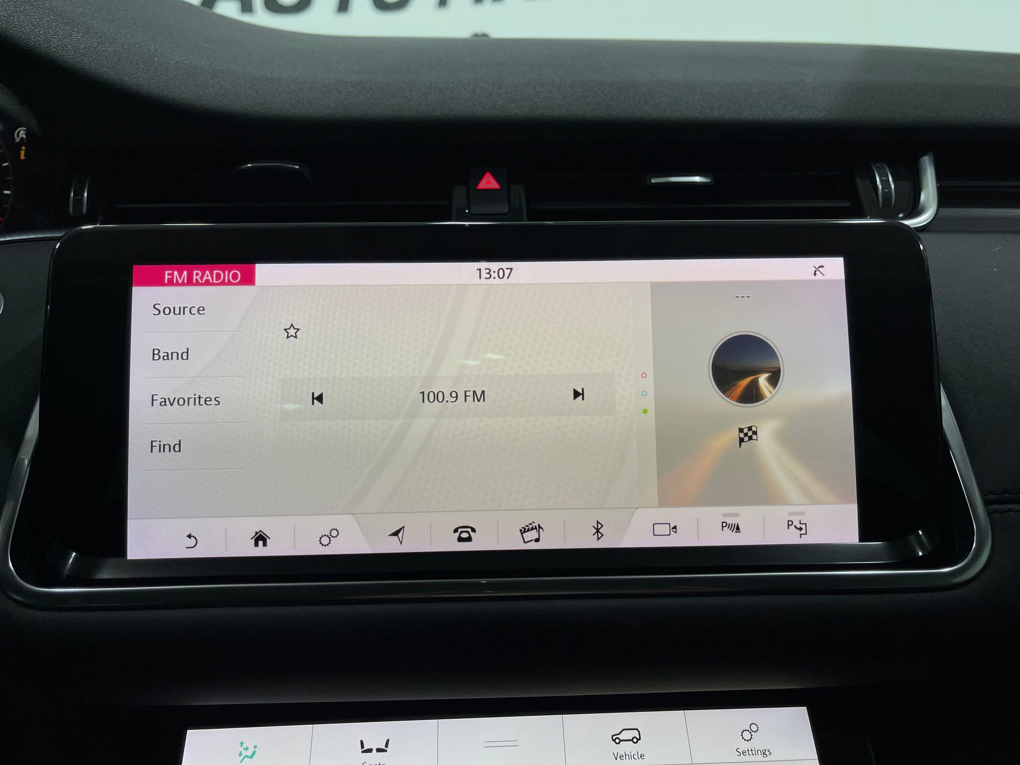 Used 2020 Land Rover Range Rover Evoque SE AWD/4WD image 24