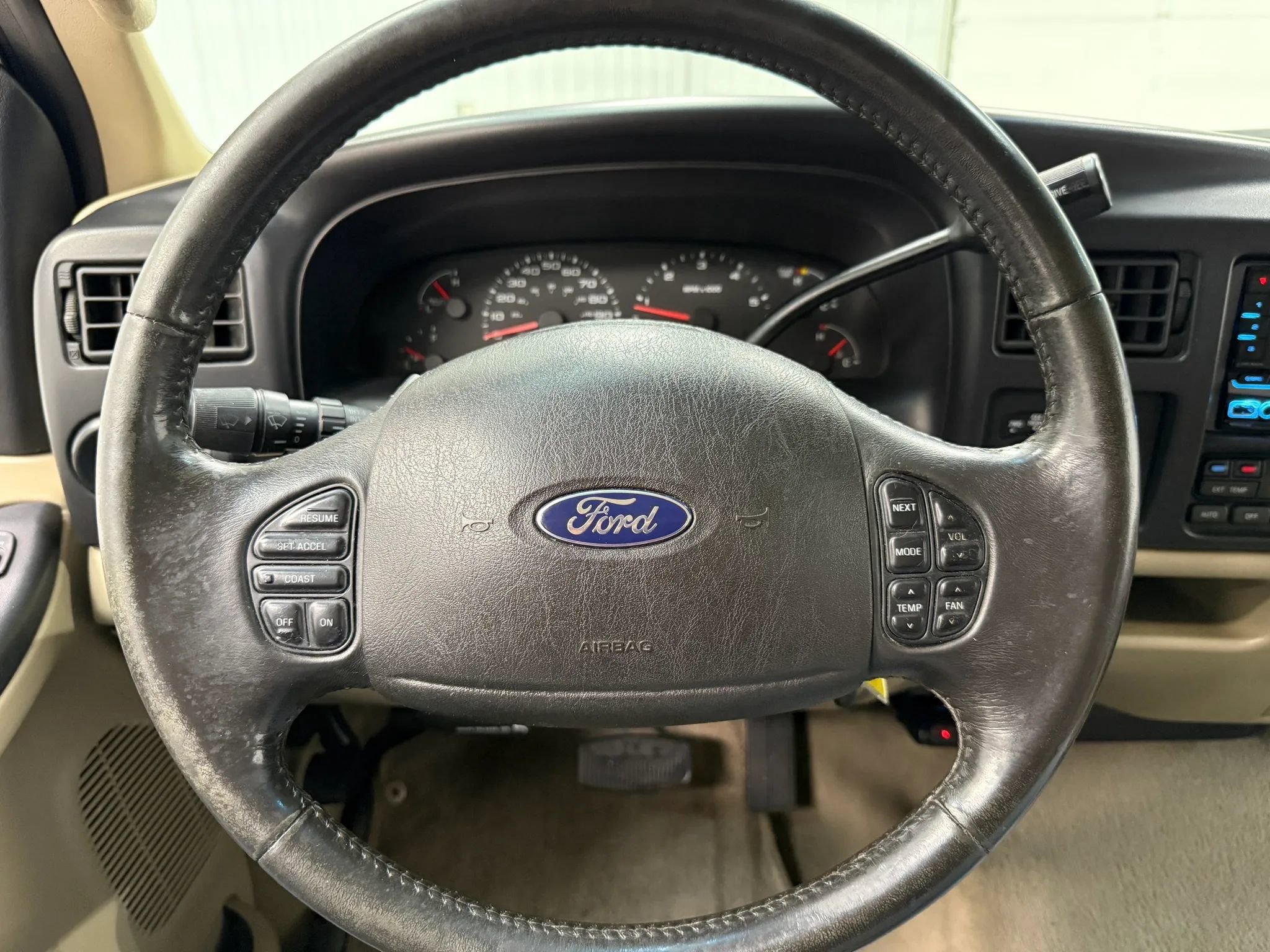 Used 2005 Ford Excursion Limited AWD/4WD image 22