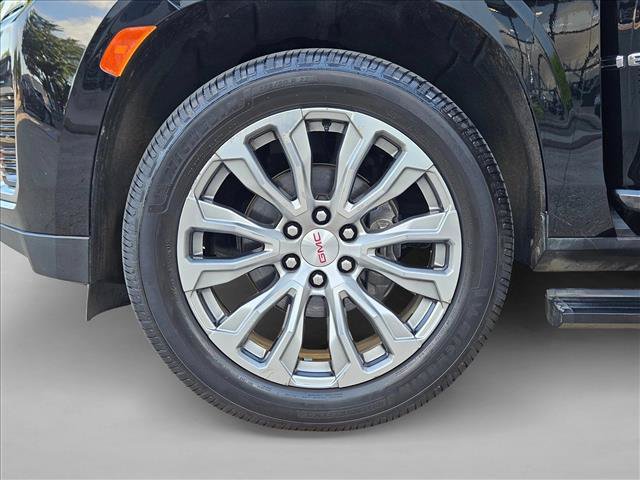 Used 2021 GMC Yukon Denali w/ Denali Ultimate Package AWD/4WD image 29