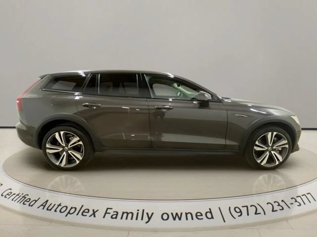 Used 2025 Volvo V60 B5 Cross Country Plus AWD/4WD image 6