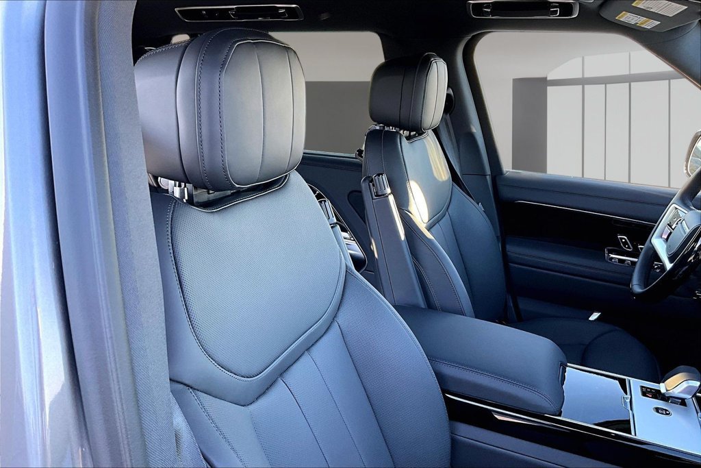 New 2026 Land Rover Range Rover Long Wheelbase SE AWD/4WD image 11
