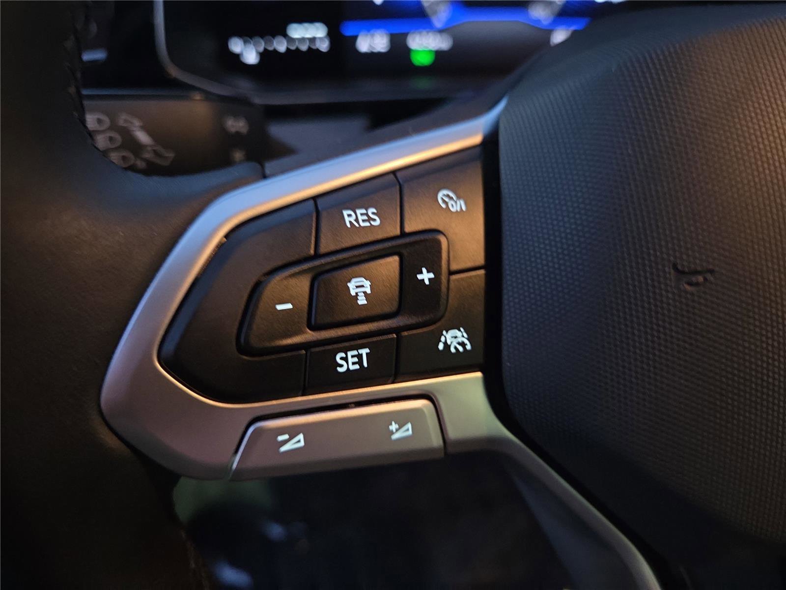 Certified 2025 Volkswagen Jetta SE w/ Sunroof Package image 19