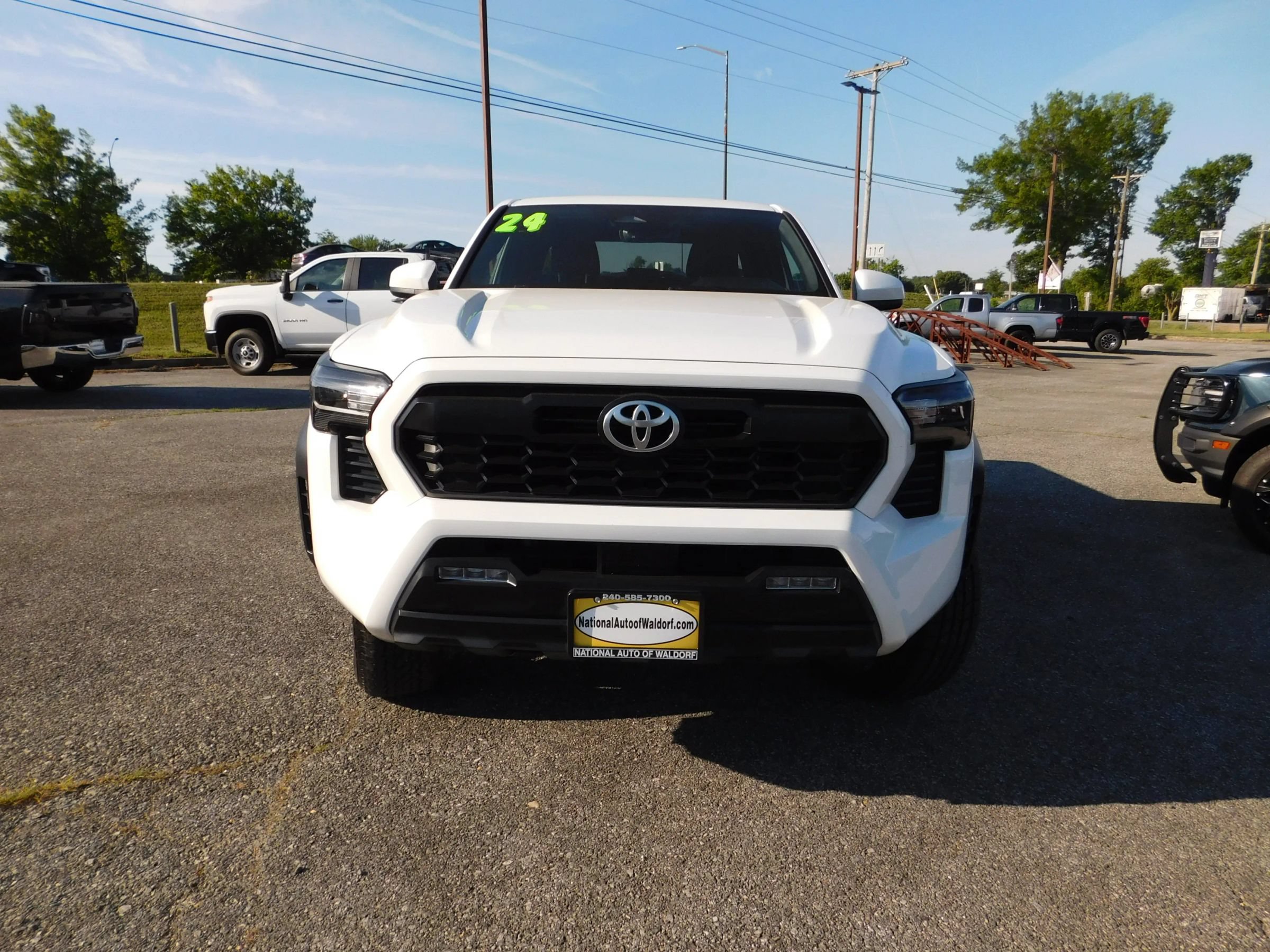 Used 2024 Toyota Tacoma TRD Off-Road AWD/4WD image 3