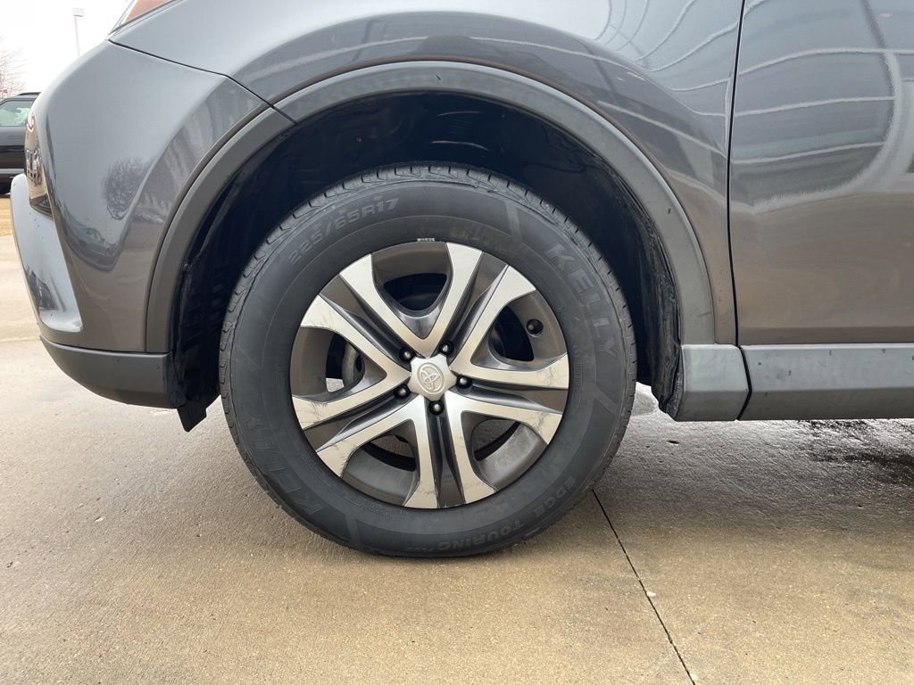Used 2018 Toyota RAV4 LE w/ All Weather Liner Package AWD/4WD image 15