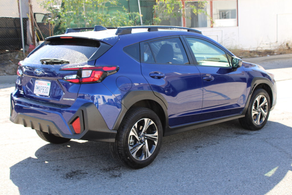 Used 2024 Subaru Crosstrek 2.0i Premium w/ Crosstrek Mirror Package AWD/4WD image 4