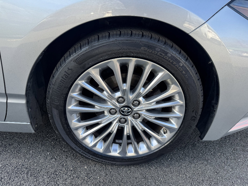 Used 2019 Toyota Avalon Limited FWD image 27