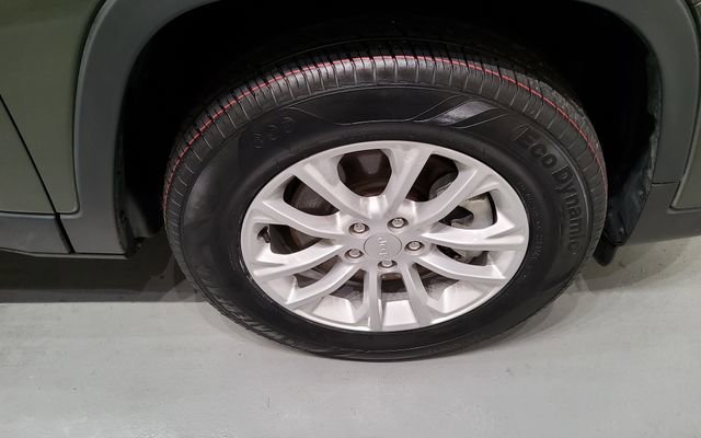 Used 2021 Jeep Cherokee Latitude AWD/4WD image 31