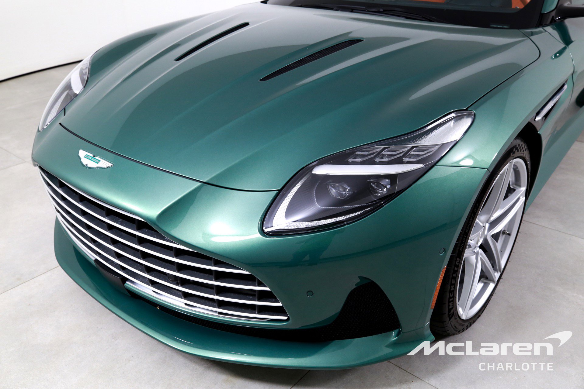 Used 2024 Aston Martin DB12 V8 image 32