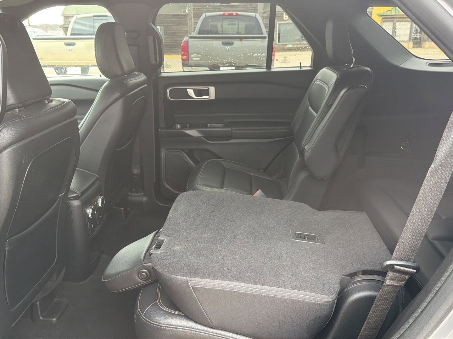 Used 2020 Ford Explorer XLT w/ Equipment Group 202A image 29