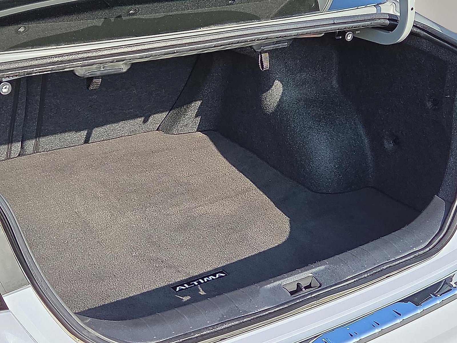 Used 2023 Nissan Altima 2.5 SR w/ SR Premium Package image 9