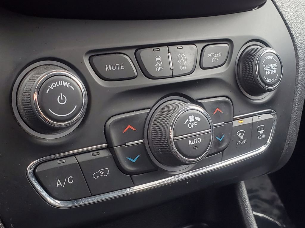 Used 2020 Jeep Cherokee Limited image 26