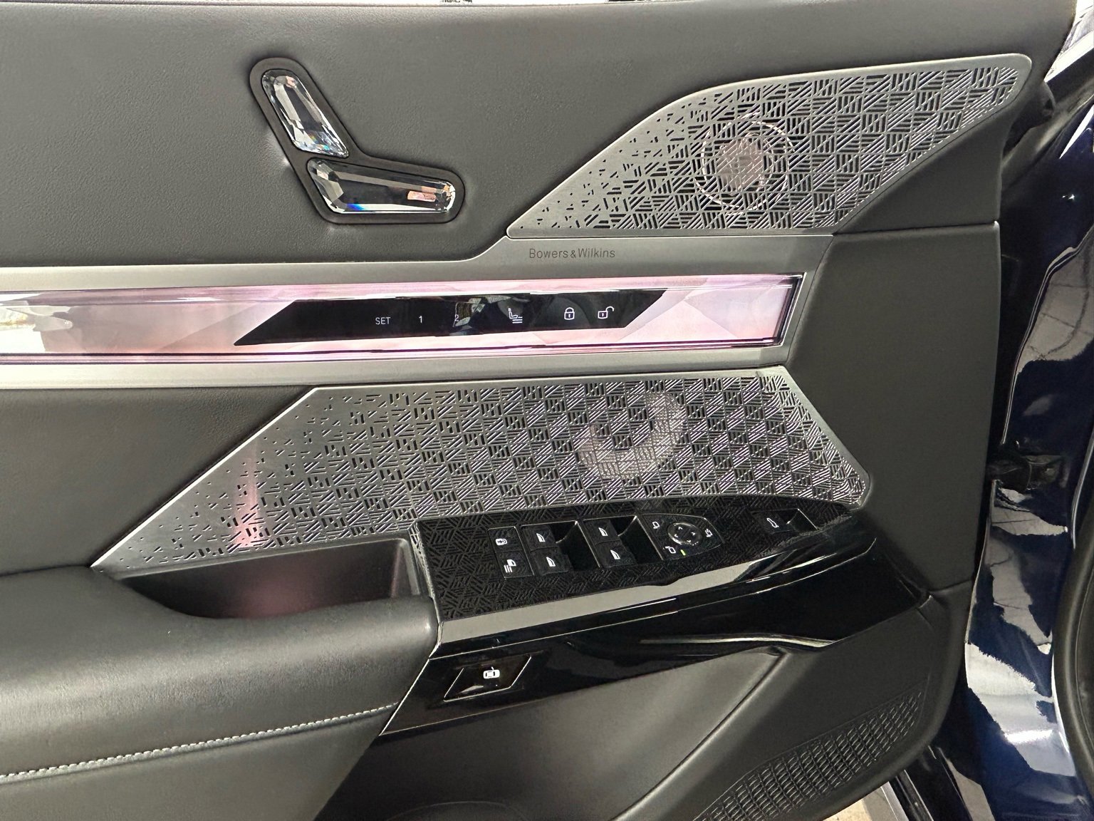 Used 2023 BMW 760i xDrive image 25