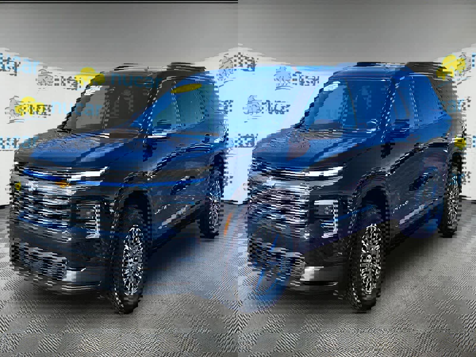 Used 2025 Chevrolet Traverse LT image 3