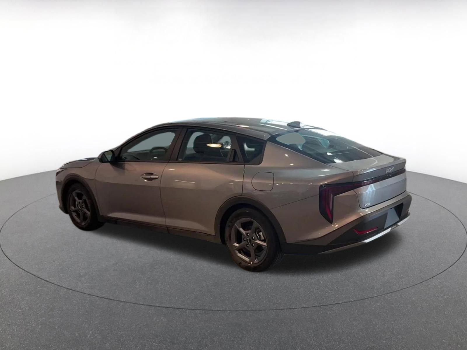 Used 2025 Kia K4 LXS image 10