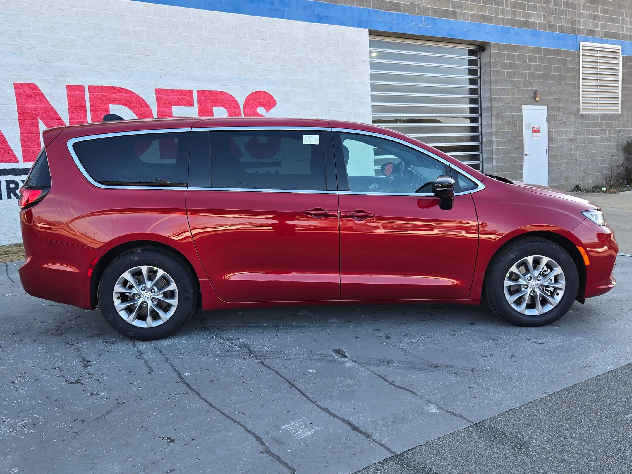 New 2026 Chrysler Pacifica Limited w/ Uconnect Theater Family Group image 8