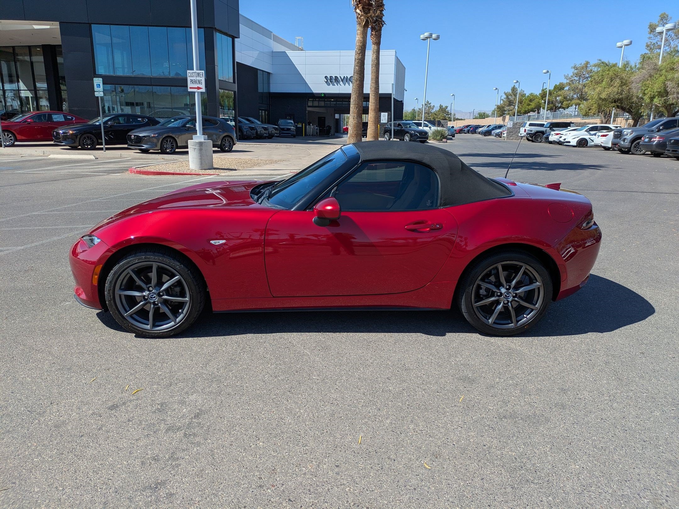 Used 2019 MAZDA MX-5 Miata Grand Touring RWD image 2