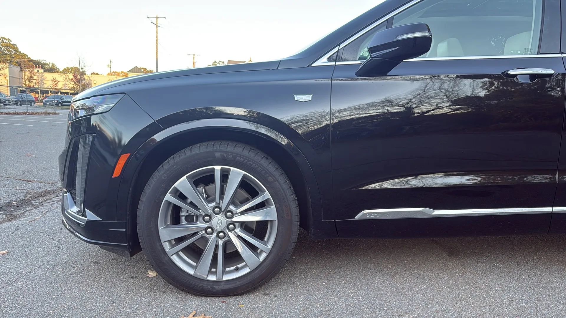 Used 2025 Cadillac XT6 Premium Luxury image 4