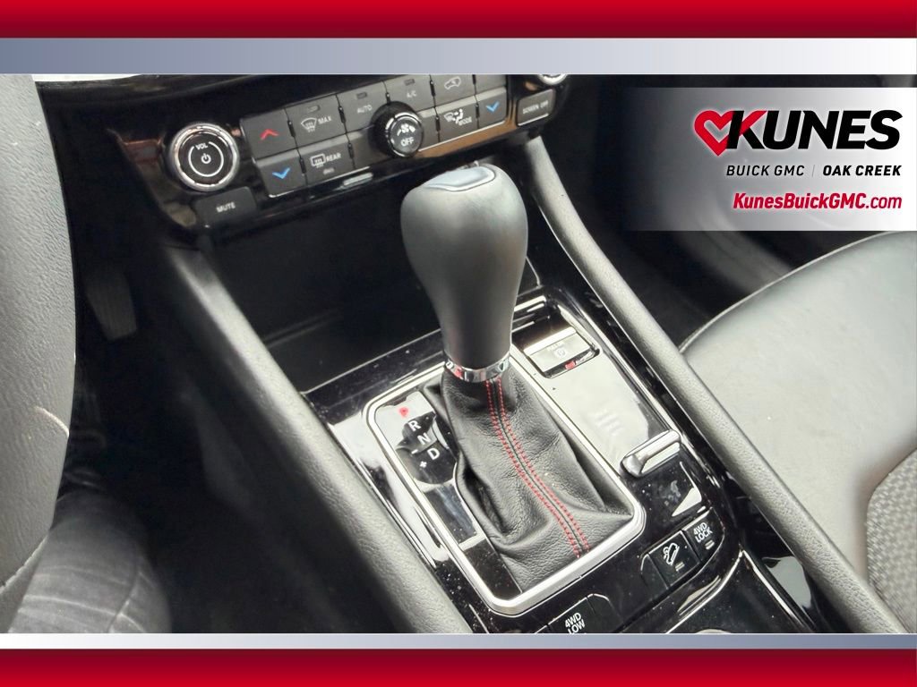 Used 2025 Jeep Compass Trailhawk AWD/4WD image 12