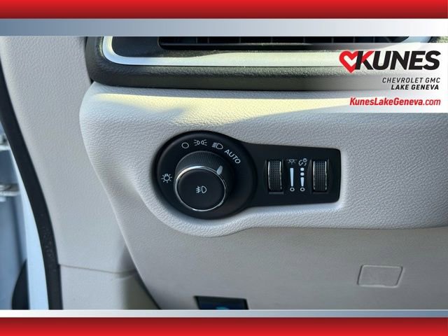 Used 2024 Chrysler Pacifica Touring-L image 22