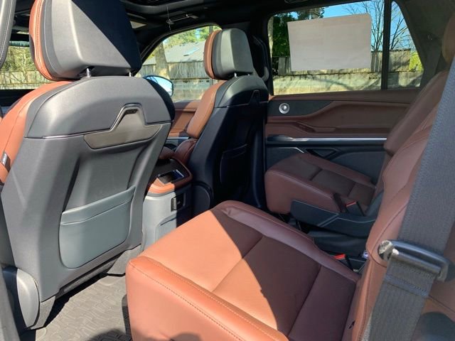 New 2026 Lincoln Navigator Reserve AWD/4WD image 17