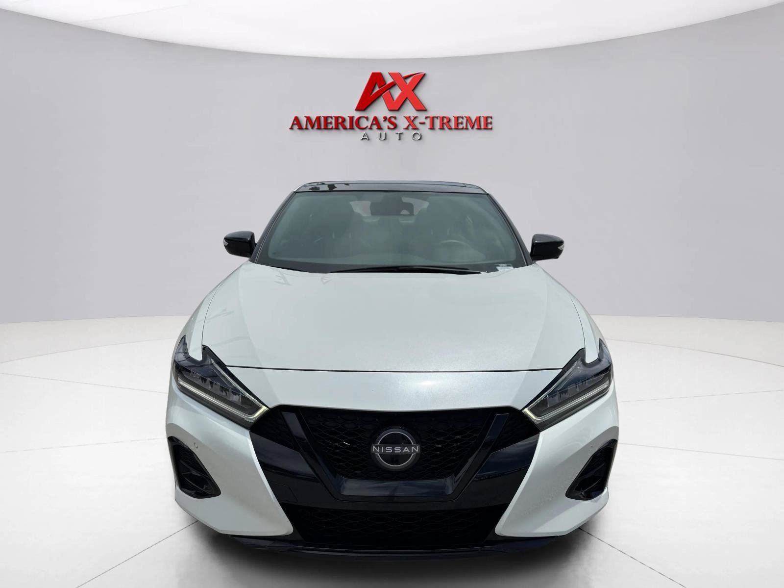 Used 2023 Nissan Maxima SR w/ Sport Mat Group FWD image 9