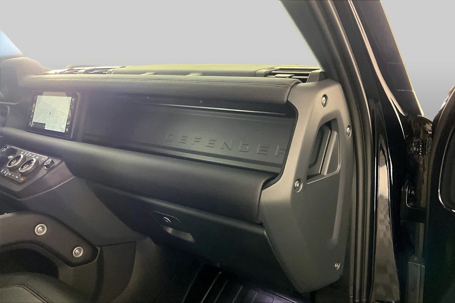 Used 2024 Land Rover Defender 110 X-Dynamic SE AWD/4WD image 17