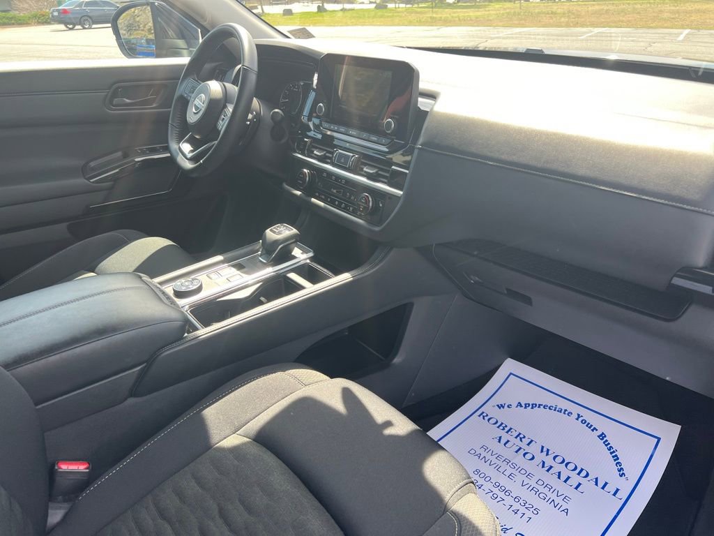 Used 2025 Nissan Pathfinder SV image 8