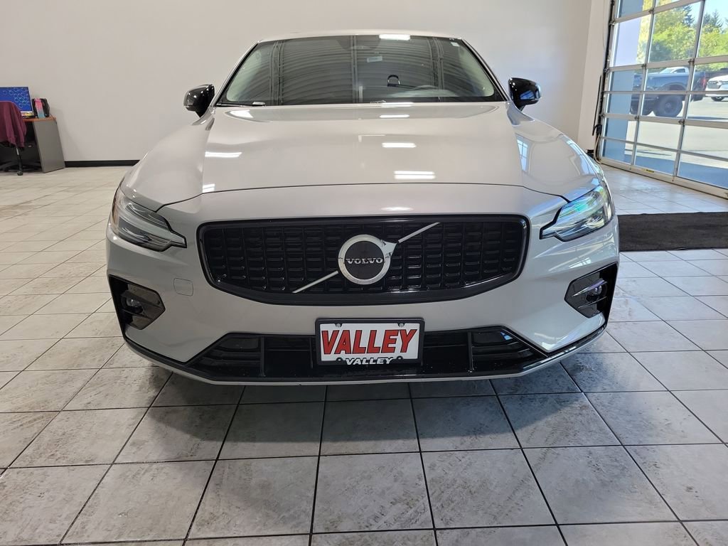 Used 2024 Volvo S60 B5 Core image 2