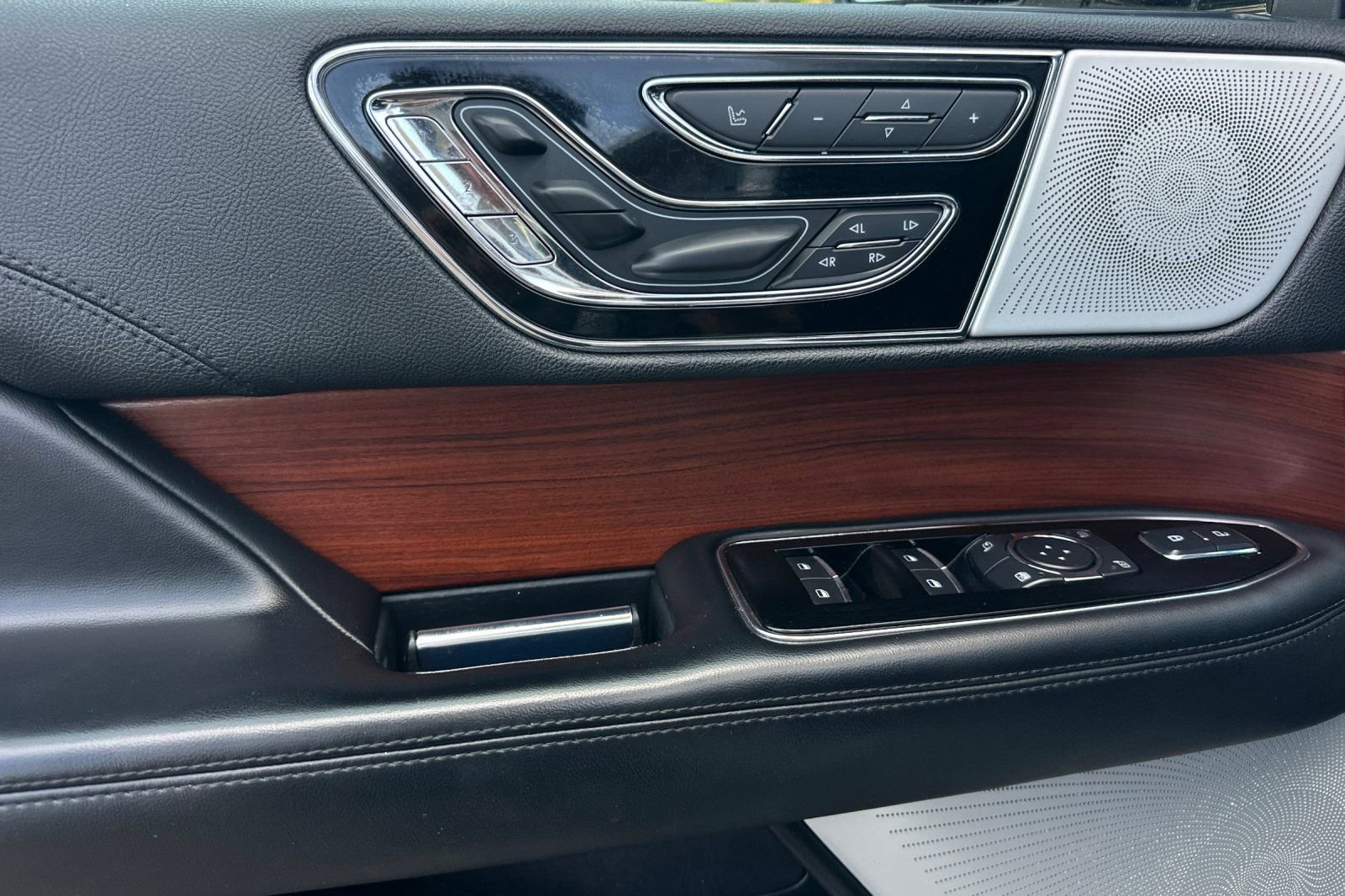 Certified 2021 Lincoln Navigator L Reserve AWD/4WD image 10