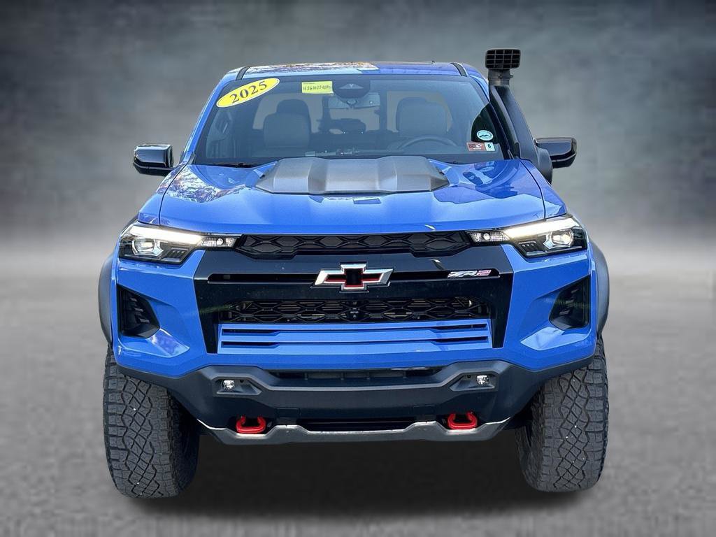 Used 2025 Chevrolet Colorado ZR2 w/ Midnight Edition AWD/4WD image 9