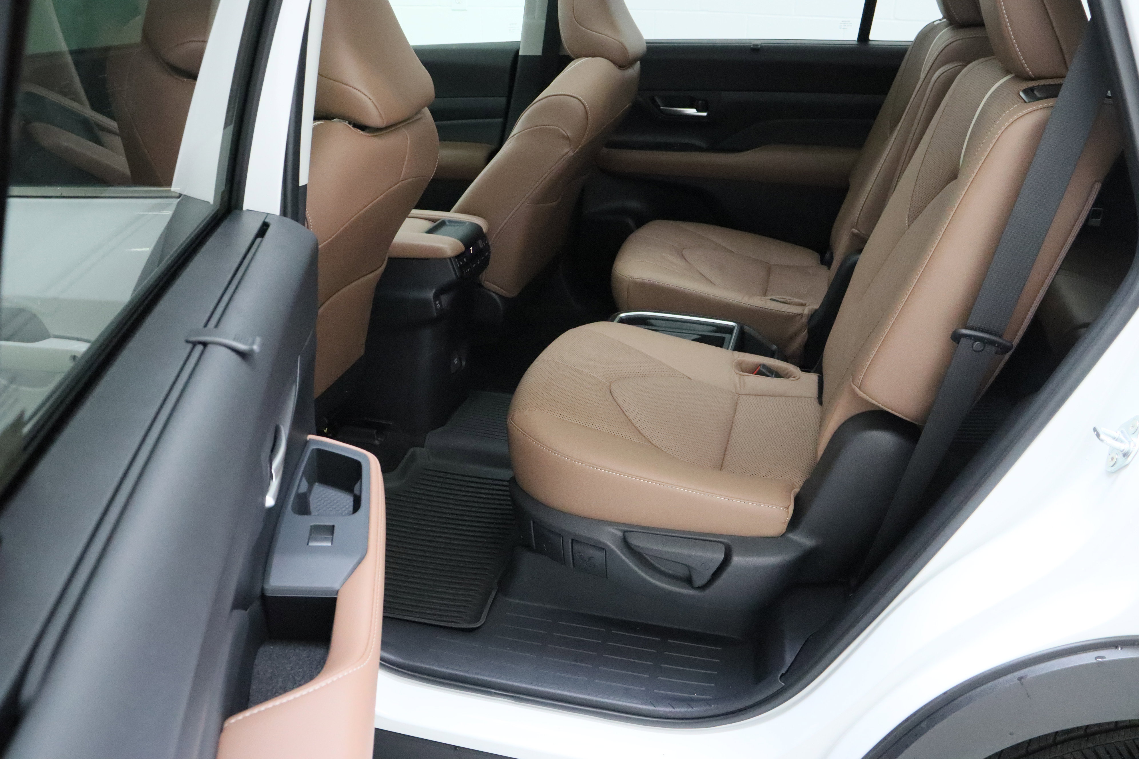 Certified 2026 Toyota Grand Highlander Platinum image 33