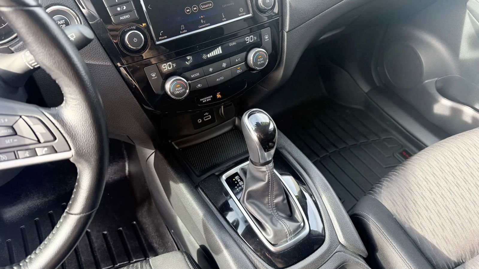 Used 2020 Nissan Rogue SV image 15