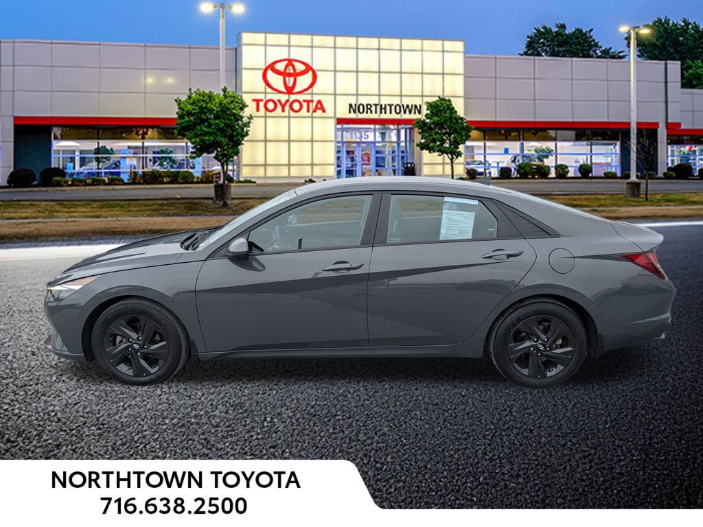 Used 2023 Hyundai Elantra SEL FWD image 2