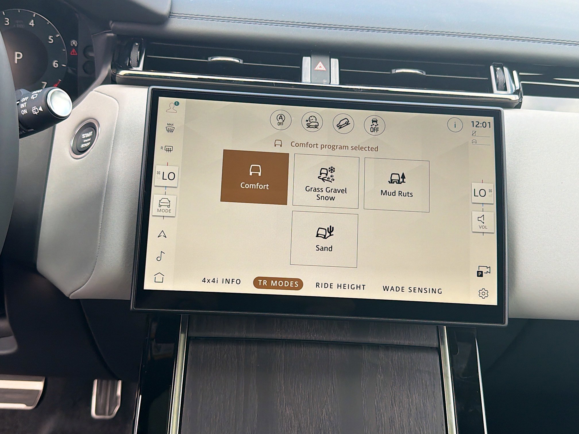 New 2026 Land Rover Range Rover Velar Dynamic SE AWD/4WD image 30