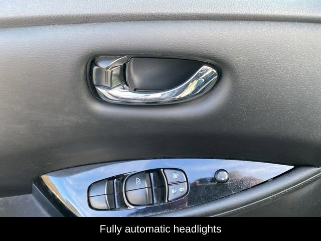 Used 2015 Nissan Leaf SL w/ Premium Package FWD image 13