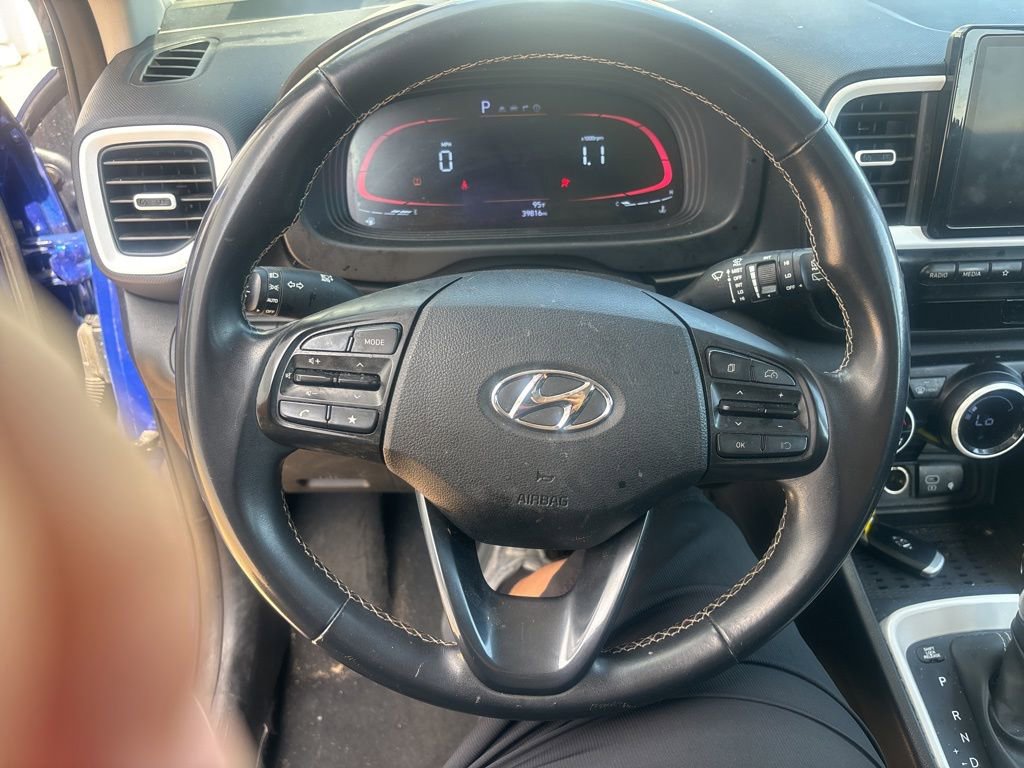Used 2024 Hyundai Venue Limited FWD image 12