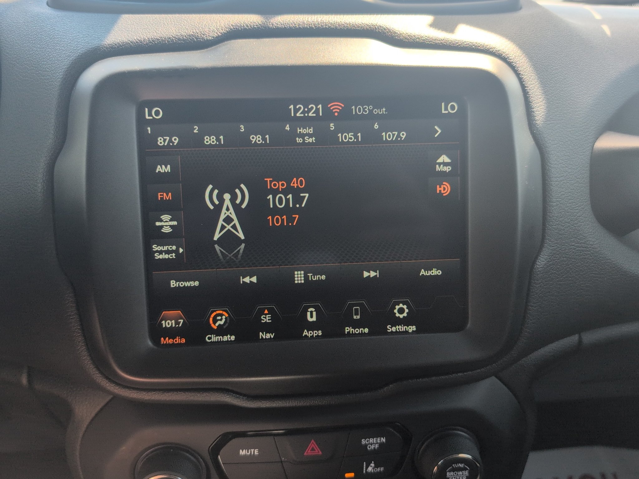 Used 2023 Jeep Renegade Latitude AWD/4WD image 21