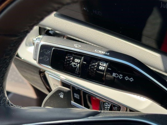 Certified 2025 Cadillac Optiq Sport 2 w/ LPO, Floor Liner Package AWD/4WD image 8