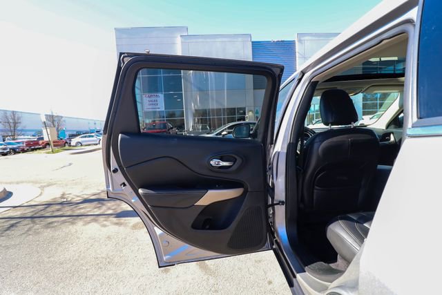 Used 2018 Jeep Cherokee Limited AWD/4WD image 39