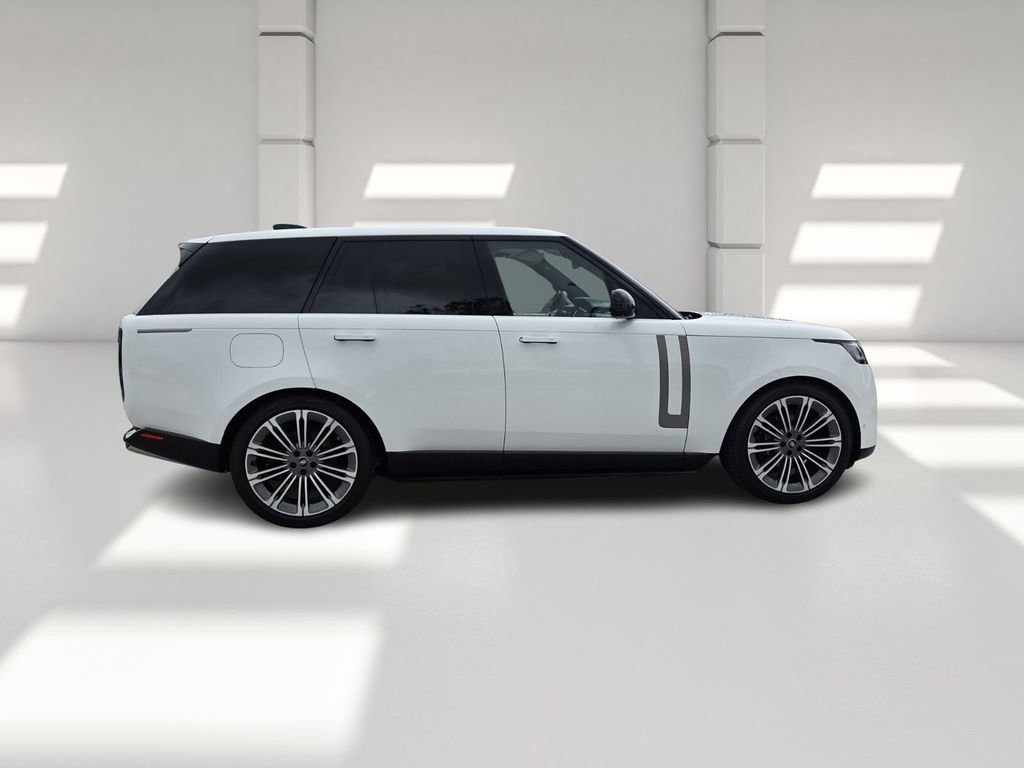 Used 2024 Land Rover Range Rover SE AWD/4WD image 4