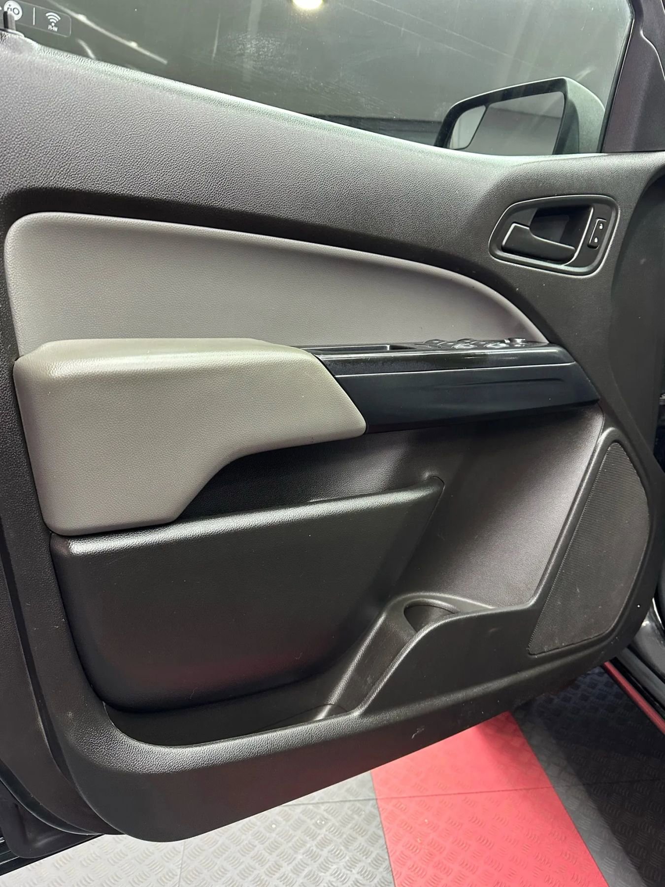Used 2016 Chevrolet Colorado W/T w/ WT Convenience Package RWD image 9
