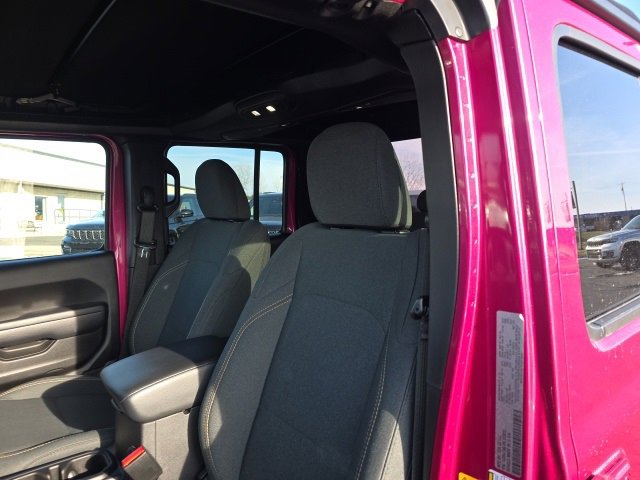 Used 2024 Jeep Gladiator Sport image 15