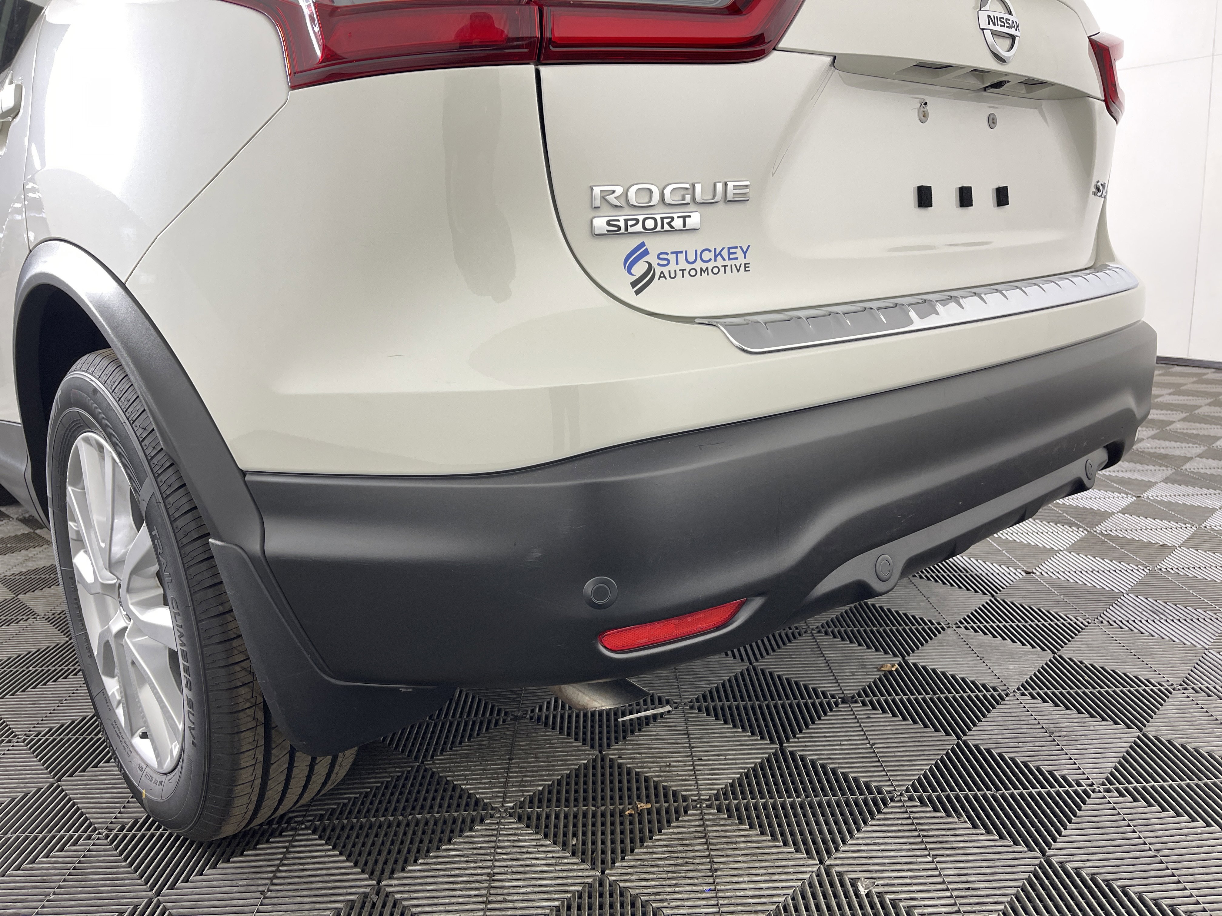 Used 2022 Nissan Rogue Sport SV image 6